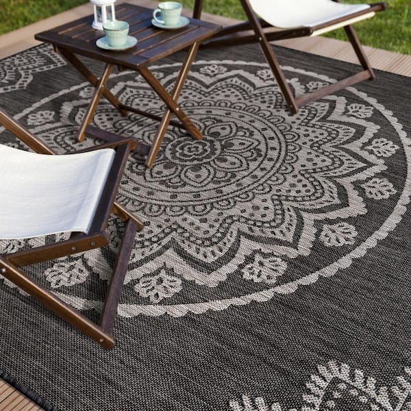 https://images.thdstatic.com/productImages/7d192af3-046a-43f6-a549-b4408590103c/svn/dark-grey-light-grey-camilson-outdoor-rugs-out609-5x7-hd-4f_600.jpg