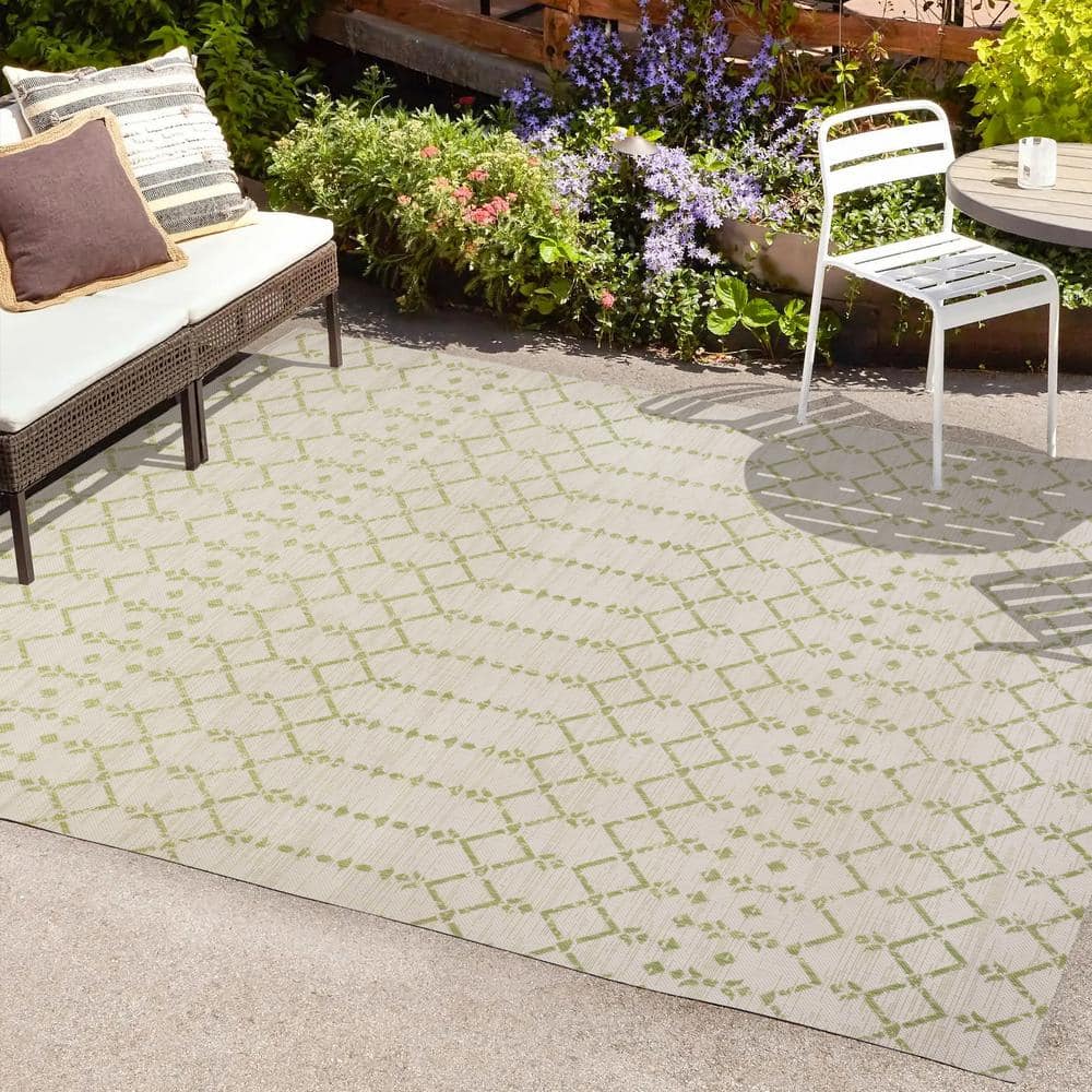 Moroccan-Inspired Geometric Gray Flatweave 3' x 5' Outdoor Rug