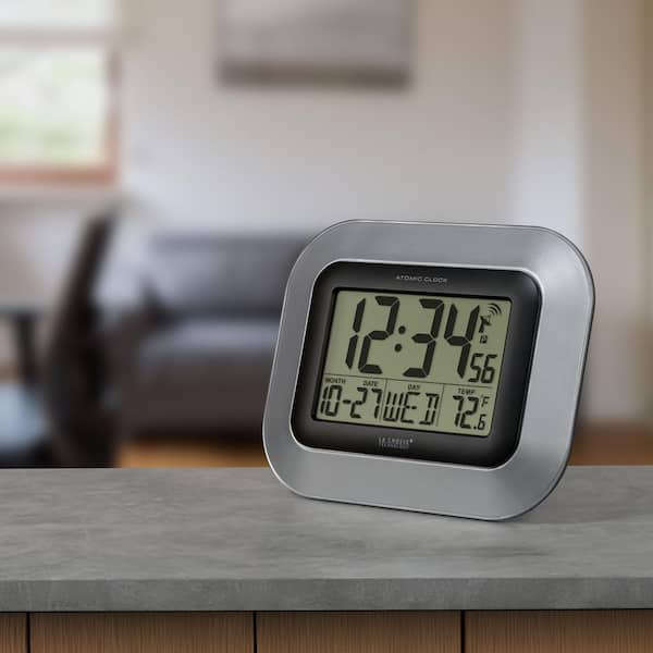  CLOCK デジタル表示　シルバー La Crosse Technology 7 in. H Digital Atomic Silver Wall Clock with
