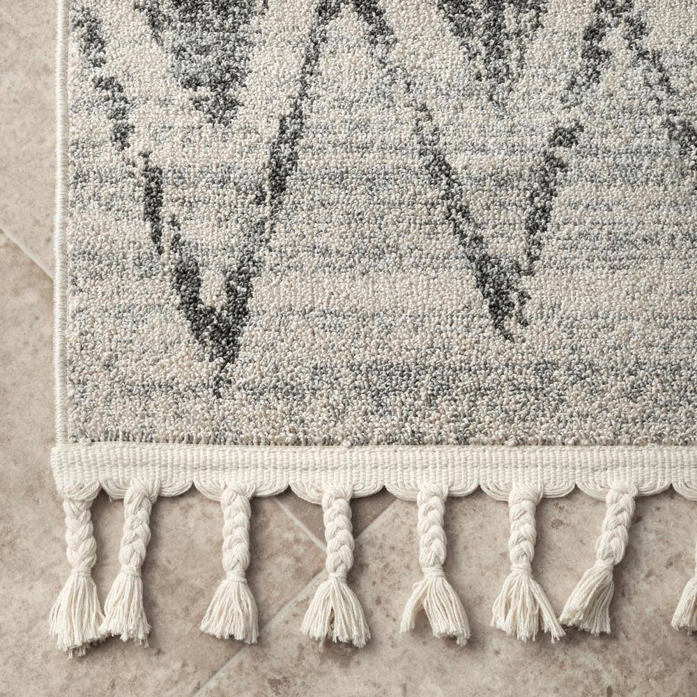 Gray Geometric Easy Care Synthetic Indoor/Outdoor Rug 4' x 6'