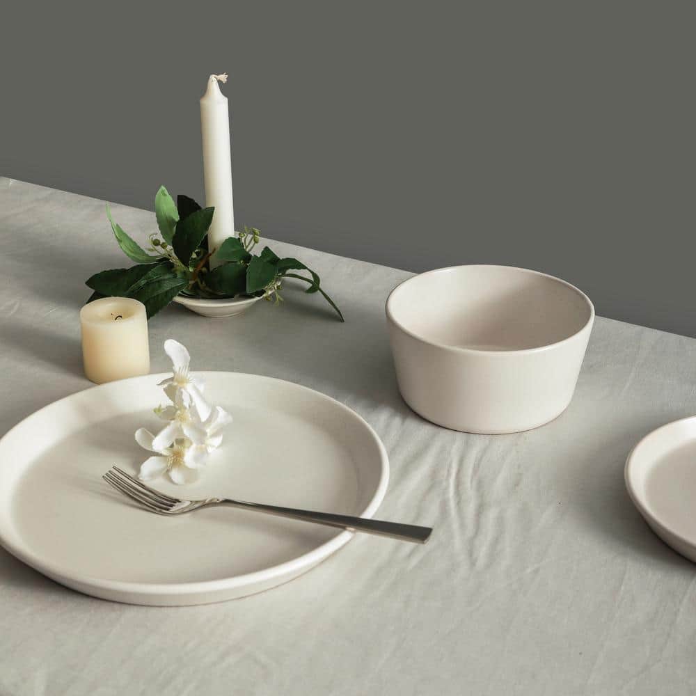 Snow White Ceramic 32-Piece Glazed Dinnerware Set