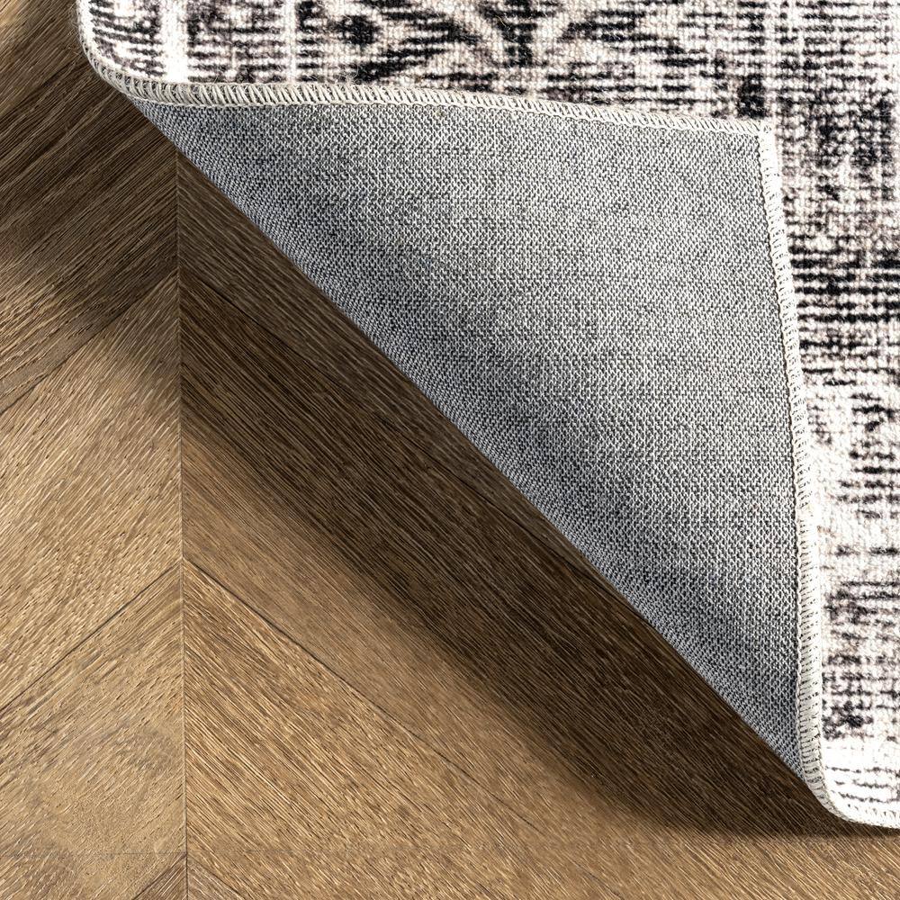 Light Gray Synthetic Medallion Washable Rectangular Area Rug 3' x 5'