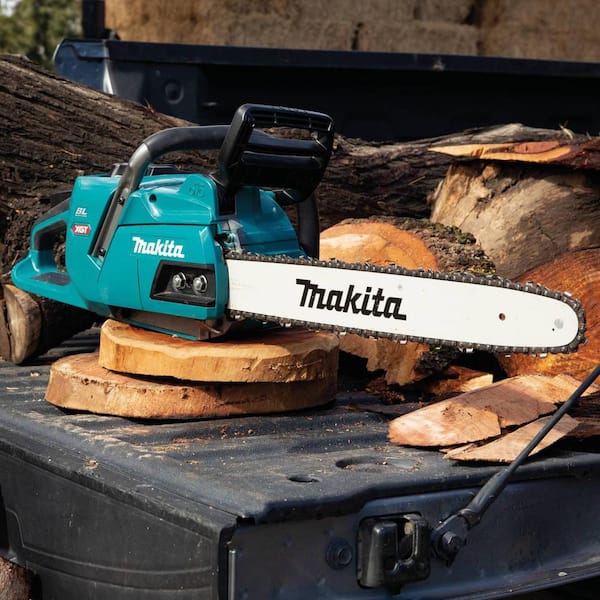 Makita XGT 18 in. 40V max Brushless Electric Battery Chainsaw Kit 