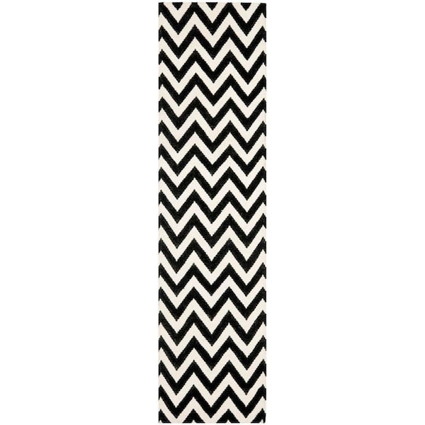 SAFAVIEH Dhurries Black/Ivory 3 ft. x 8 ft. Striped Chevron Runner Rug