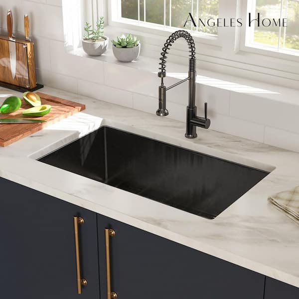 33 in. L Gunmetal Black Undermount Single Bowl 16 G T304 Stainless Steel Kitchen Sink Drain Assembly