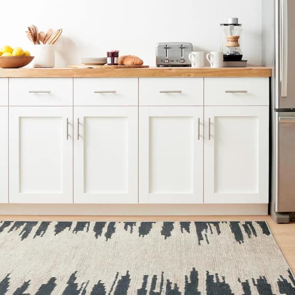 Moss Machine Washable Metal 2.6 ft. x 8 ft. Indoor Area Rug