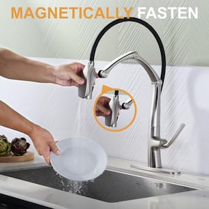 Single-Handle Pull-Out Sprayer Kitchen Faucet with with Magnetic Docking Spray Head in Brushed Nickel