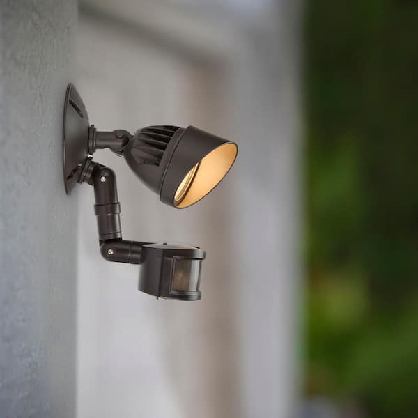 Maxxima 13-Watts 800 lumen Brown Outdoor Integrated LED Exterior