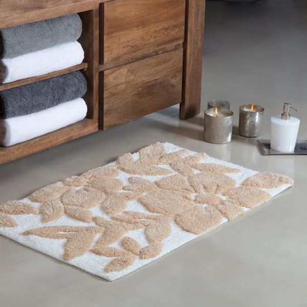 https://images.thdstatic.com/productImages/7e192575-ad40-44d6-85d2-f004683c65ce/svn/ivory-beige-mh-london-bathroom-rugs-bath-mats-mh-br-1032-31_600.jpg