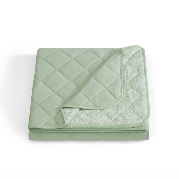 Cool Zone Reversible 1-Piece Soft Green/White Cooling Bamboo Blend King Blanket