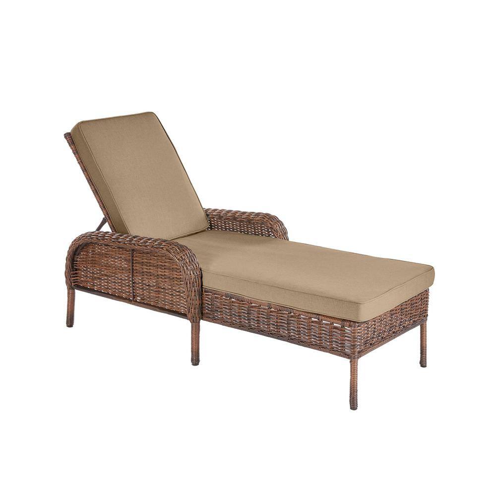 brown wicker lounge chaise