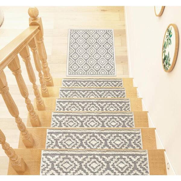 The Sofia Rugs Non-Slip Carpets (Set of 5) for Wood Stairs Shag White  Indoor Geometric Machine Washable Stair Tread Rug in the Rugs department at