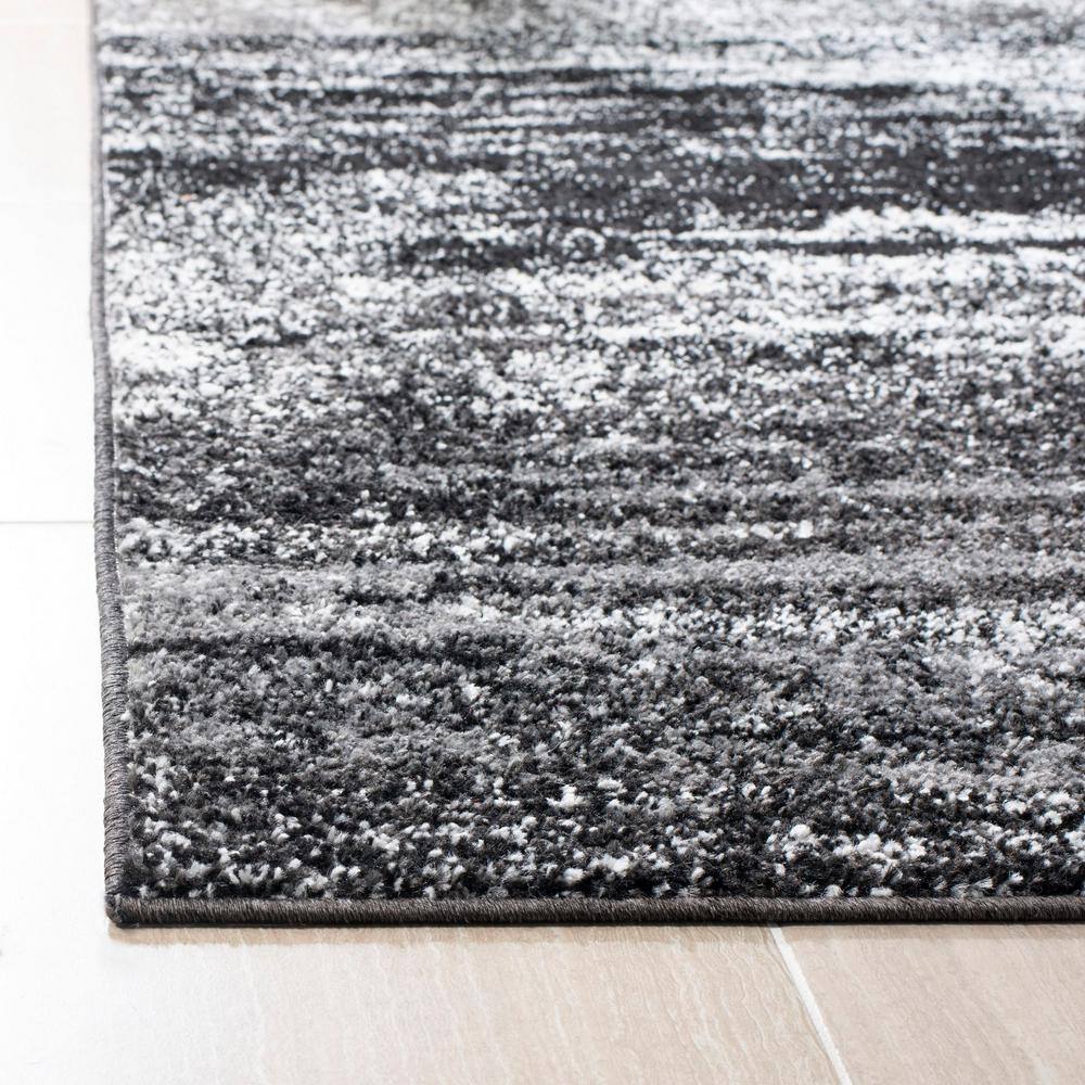 Elysian Abstract Tufted Round Rug in Silver and Black, 59"