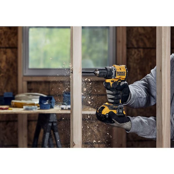 DEWALT - ATOMIC 20-Volt Lithium-Ion Cordless Compact 1/2 in. Drill/Driver Kit with 2.0Ah Battery, Charger and Bag
