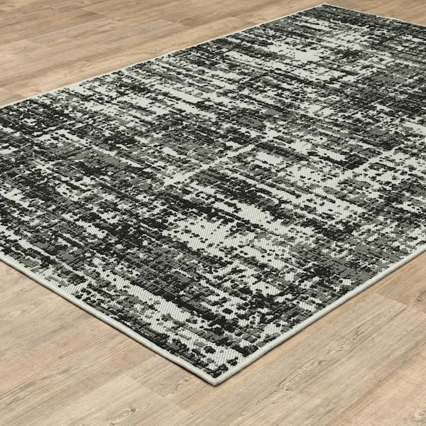 Traverse Black/Beige 7 ft. 10 in x 10 ft. Indoor/Outdoor Area Rug