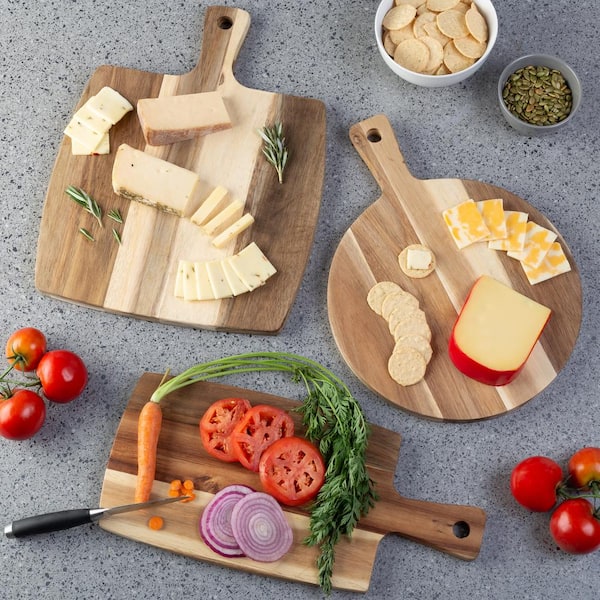 https://images.thdstatic.com/productImages/7e79a2d7-2fff-4bed-acf5-989c605558e2/svn/natural-brown-classic-cuisine-cutting-boards-kit-cut3-31_600.jpg