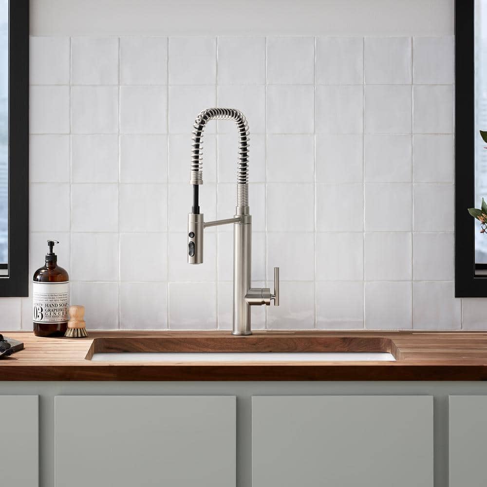 Stainless Steel Single Handle Kitchen Faucet with Pull-out Spray