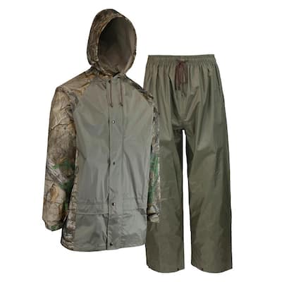 Realtree Men's Medium Camouflage Polyester Rain Suit with Water Resistant, Reinforced Pockets Set