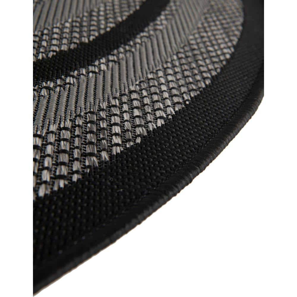 Gray Synthetic 6' Round Outdoor Easy-Care Rug