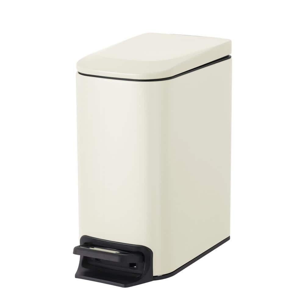 Hefty 13.5-Gallons White Plastic Kitchen Trash Can with Lid Indoor