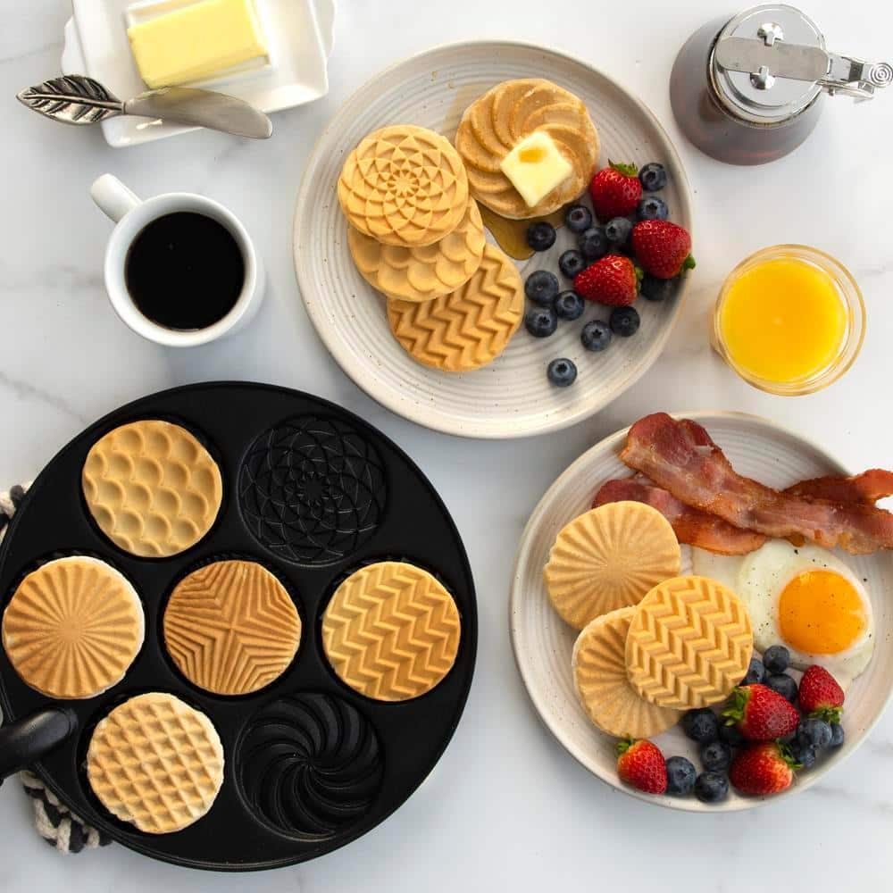 Black Cast Aluminum Patterned Pancake Pan with Handle