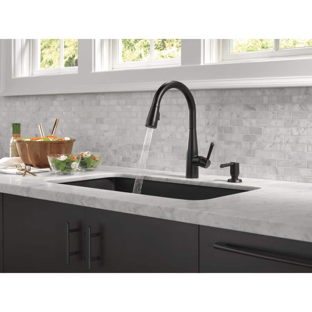 Matte Black Pull-Down Single Handle Kitchen Faucet