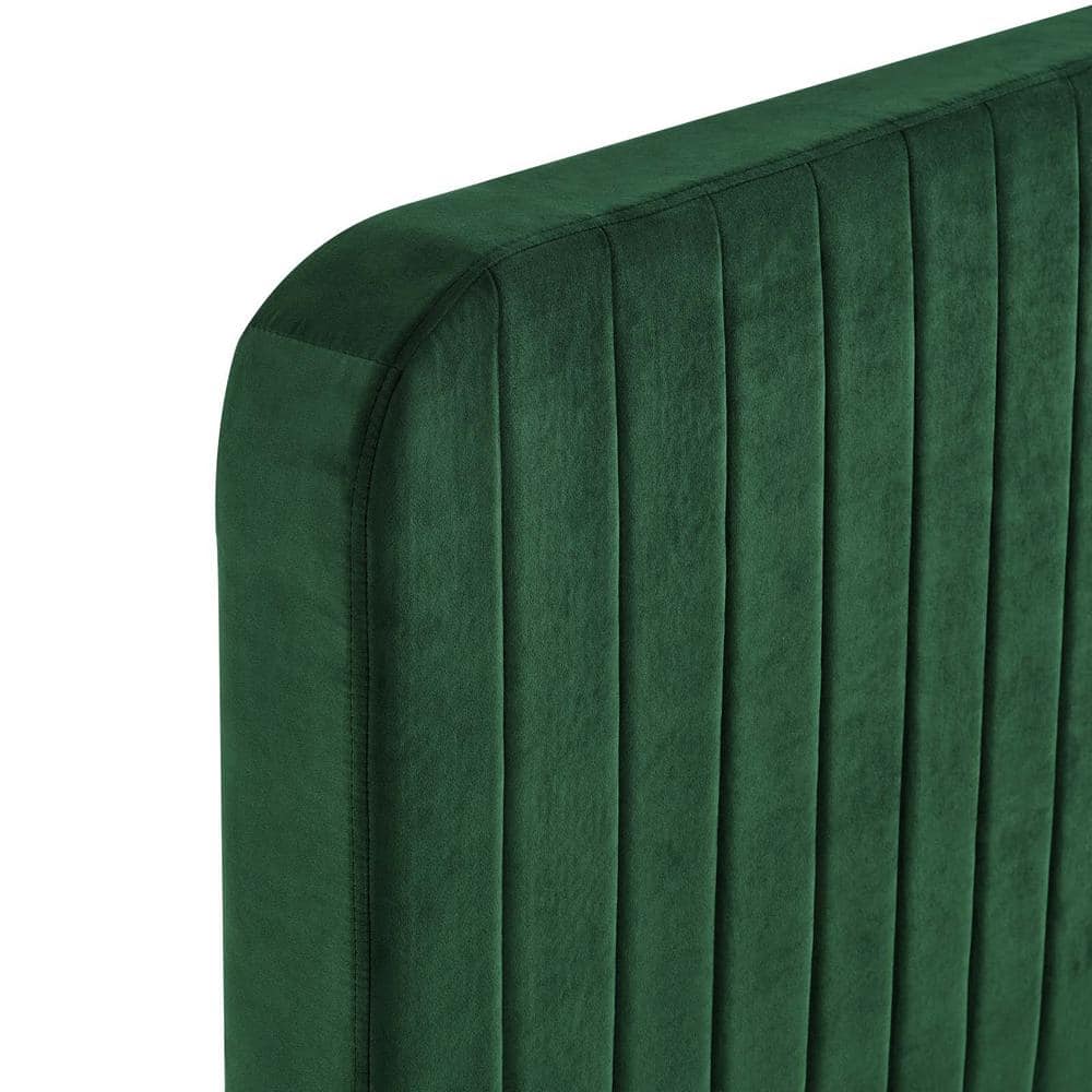 Emerald Green Velvet Tufted Queen Platform Bed with Wood Frame