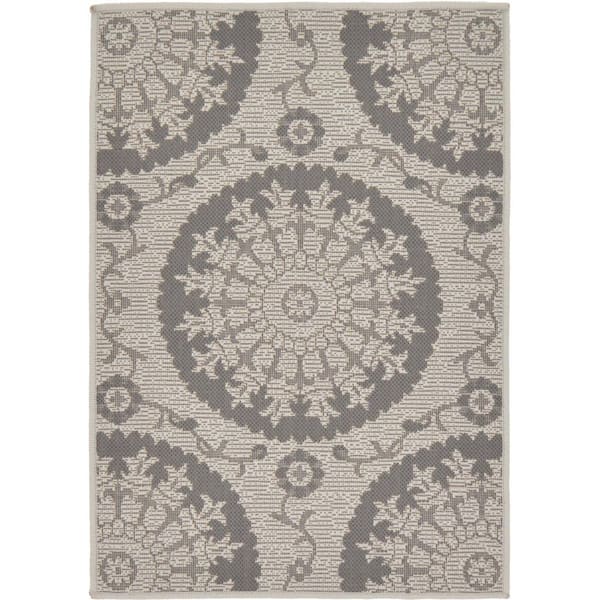 Unique Loom Outdoor Medallion Gray 2' 2 x 3' 0 Area Rug