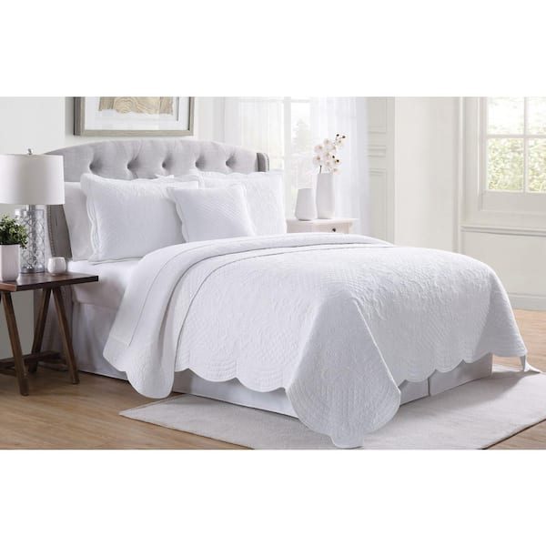 American Traditions French Tile Scalloped King 4-Piece Cotton Quilt Set in White
