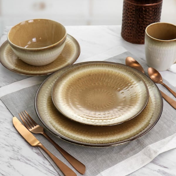 Look at These 9 Gorgeous Farmhouse Dinnerware Sets 