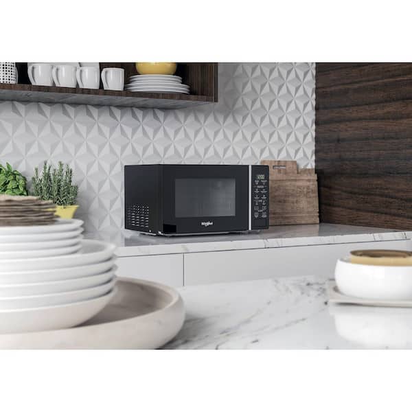 https://images.thdstatic.com/productImages/7f4ce49b-68c8-4a15-9b57-2f154635dc51/svn/matte-black-whirlpool-countertop-microwaves-wm1807mb-31_600.jpg
