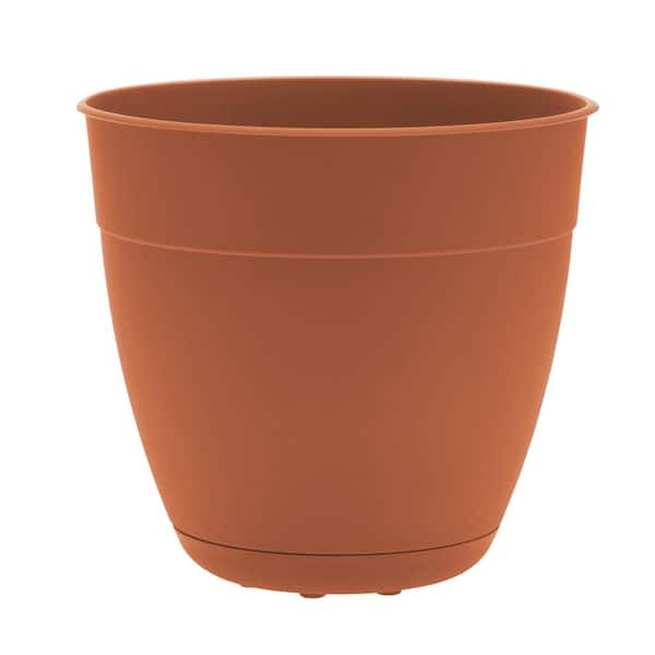 Dayton 20 in. Terra Cotta Plastic Round Indoor/Outdoor Planter with Saucer