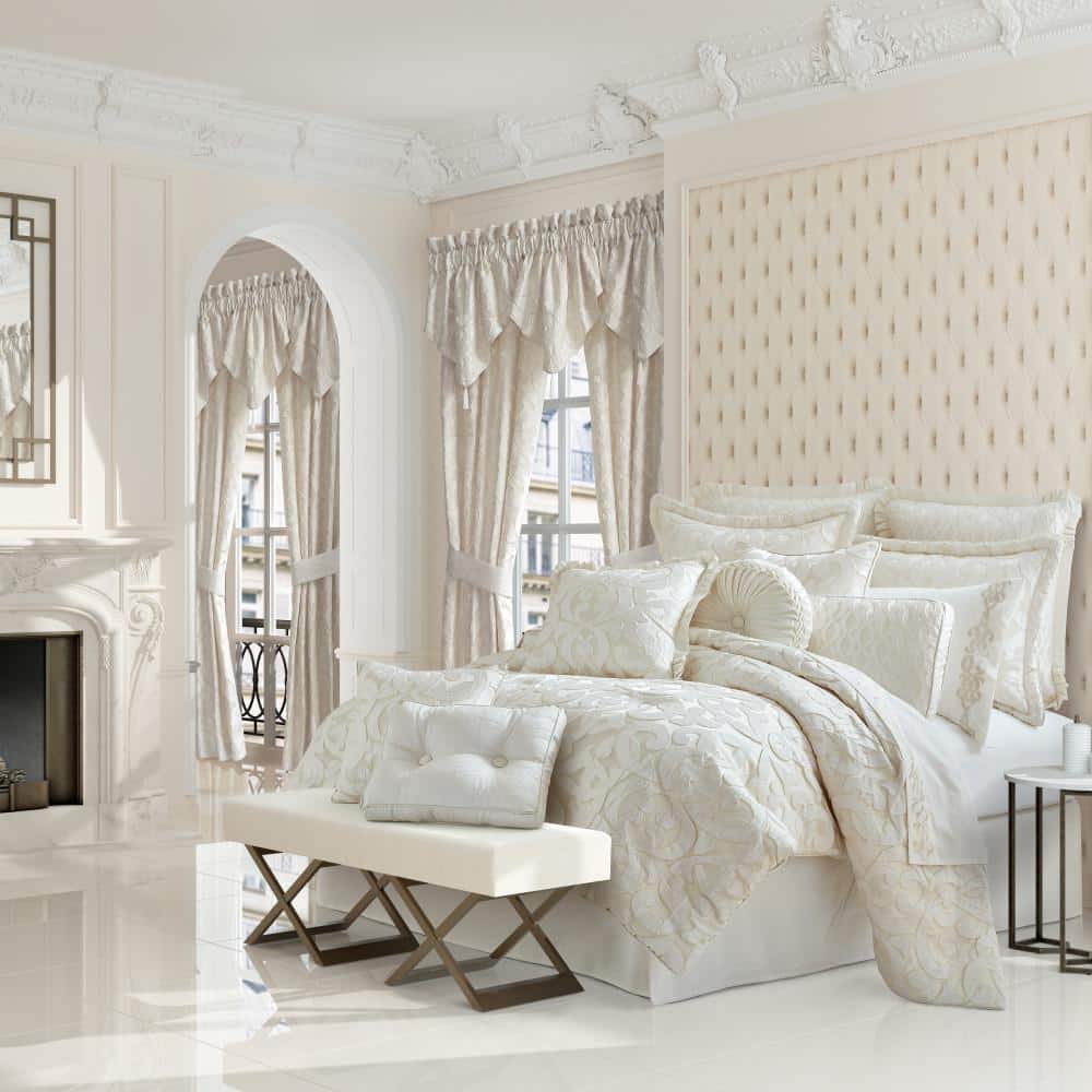 La Grande Ivory 4-Piece. Ivory Polyester California King Comforter Set 96 X