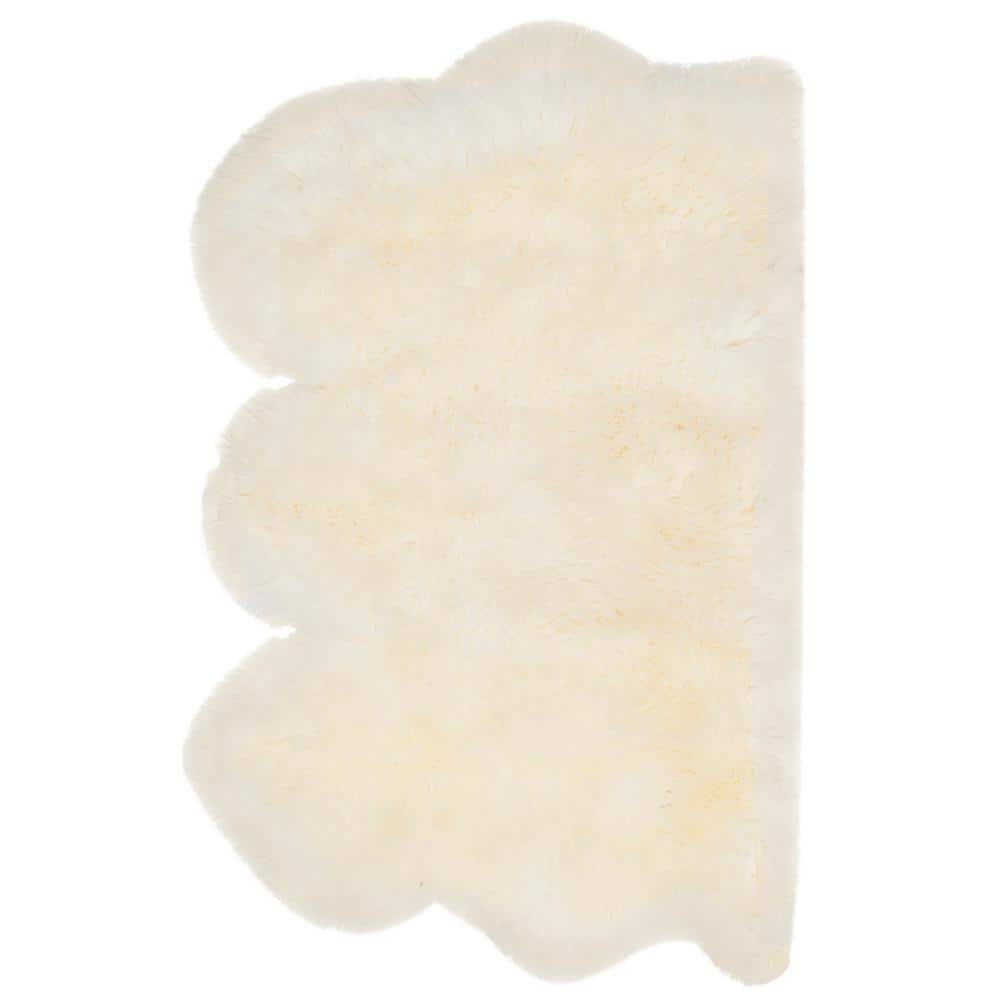 Luxurious Ivory Sheepskin 3'x5' Handmade Rectangular Area Rug