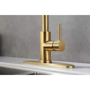 Single Handle Pull Out Sprayer Kitchen Faucet in Gold
