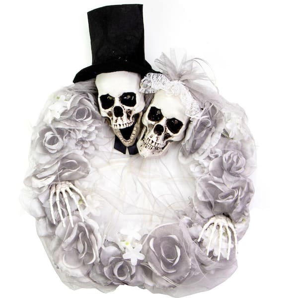 Haunted Hill Farm 17 in. White-Red Prelit Bride and Groom Skull Halloween Wreath Decoration, Battery Operated