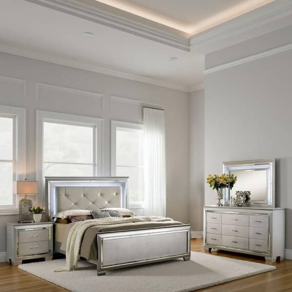 Tily 4-Piece Silver Wood Queen Size Bedroom Set