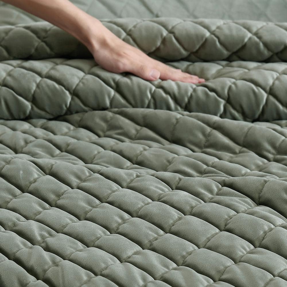 Twin Dark Green Velvet Reversible Quilt Set