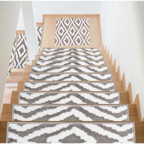 The Sofia Rugs Non-Slip Treads (Set of 7) Stair Treads Shag White Indoor  Geometric Machine Washable Stair Tread Rug in the Rugs department at
