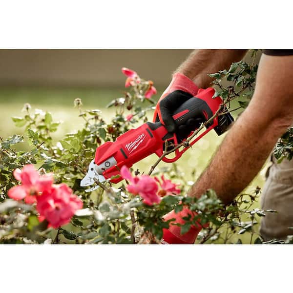 Milwaukee - M12 12V Cordless Brushless Pruner Shears Kit W/ 2.0 Ah Battery & Charger