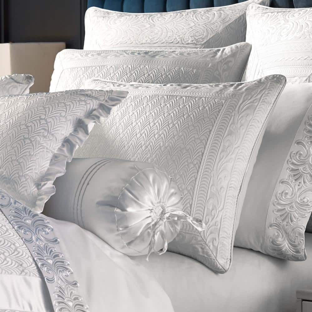 Becco White Jacquard Queen Comforter Set with Shams and Bedskirt