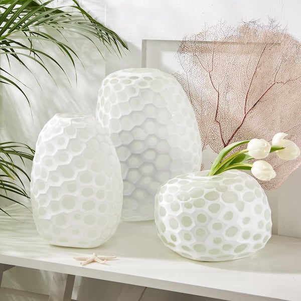 https://images.thdstatic.com/productImages/7fd95b9f-207a-434a-933c-23b8d1abdd9b/svn/white-two-s-company-vases-dlx104-s-c3_600.jpg