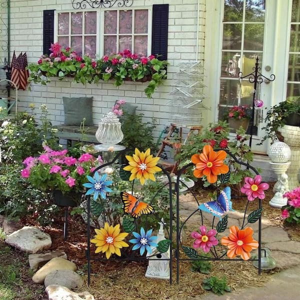 gardenさん 13 in. x 25 in. Multi-Colored Metal Fence Decorative Garden Stake