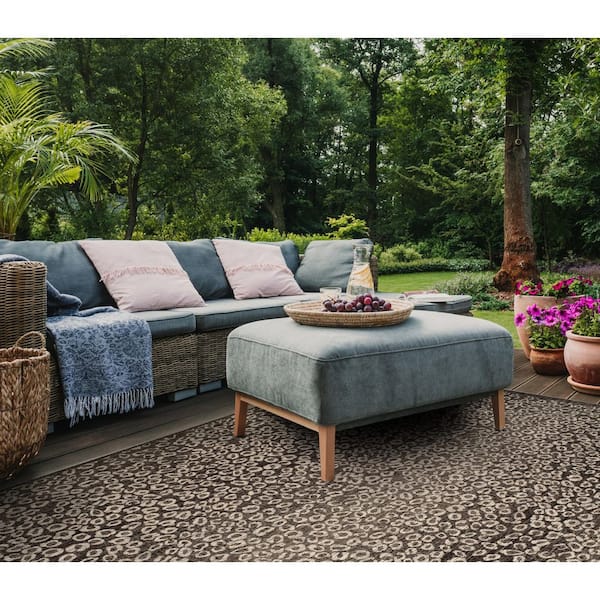 Courtyard Black/Light Gray 7 ft. x 10 ft. Border Cheetah Indoor/Outdoor Area Rug