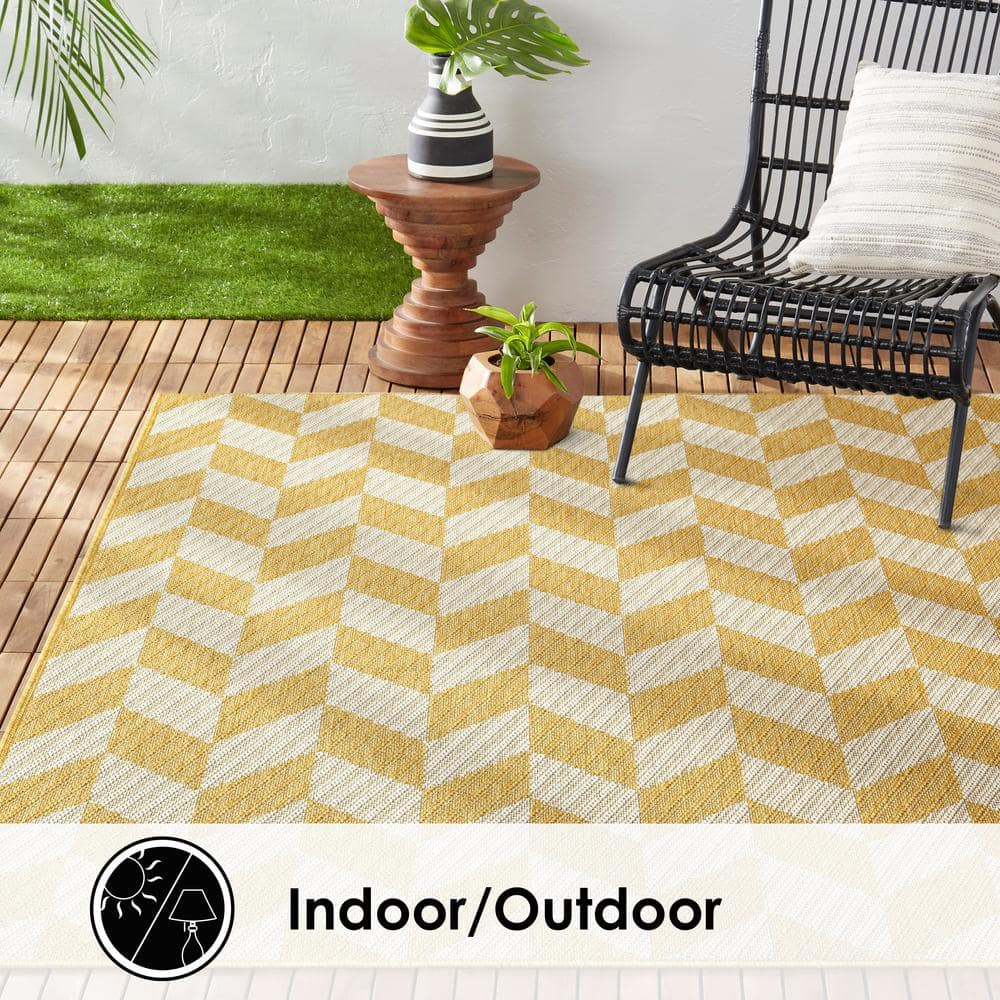 Yellow and Cream Geometric Synthetic Indoor/Outdoor Rug