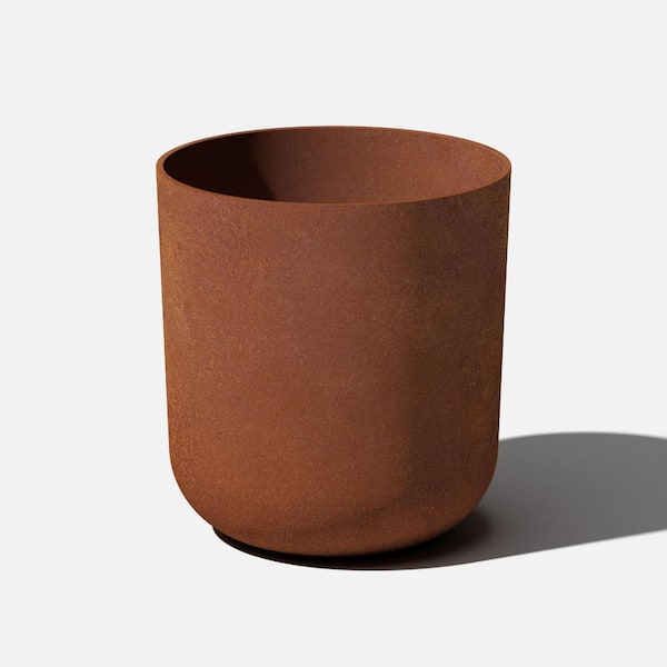 Patina Kona Large Rust Plastic Round Planter with Drainage Holes (18.5 in. L x 18.5 in. W x 19.75 in. H)