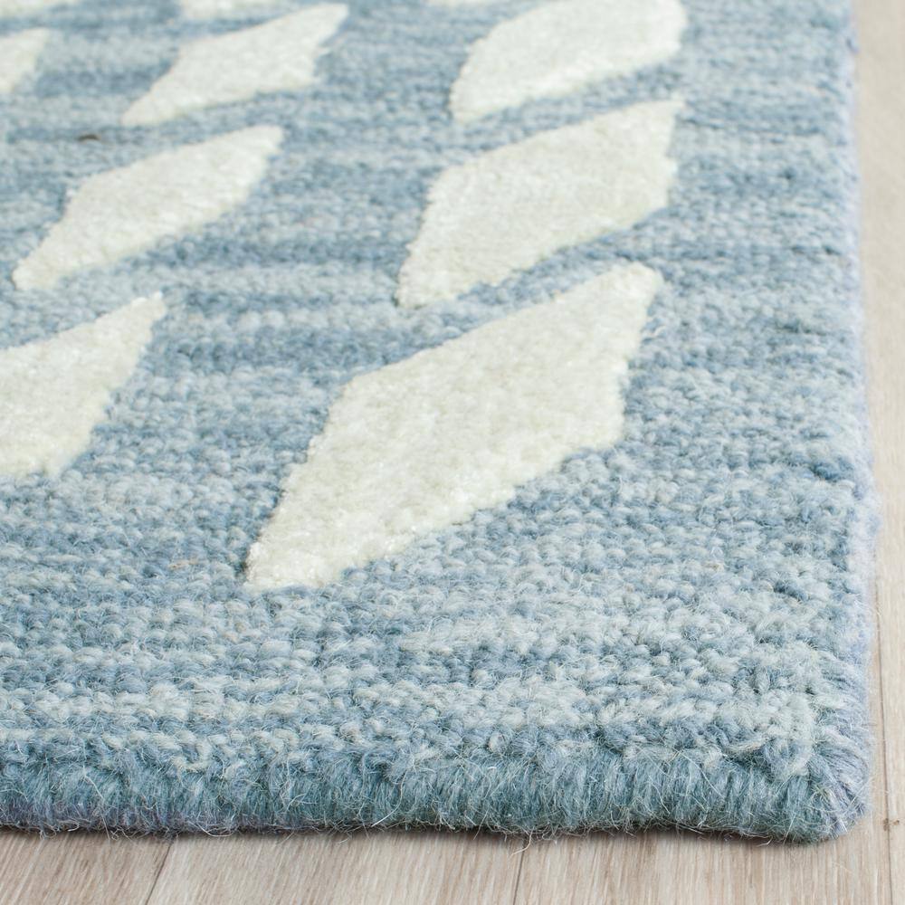 Bella Blue and Ivory Hand-Tufted Wool 8' x 10' Area Rug