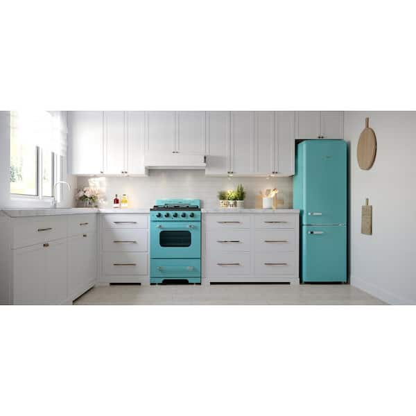 Turquoise Kitchen Decor & Appliances  Turquoise kitchen decor, Turquoise  kitchen, Turquoise kitchen appliances