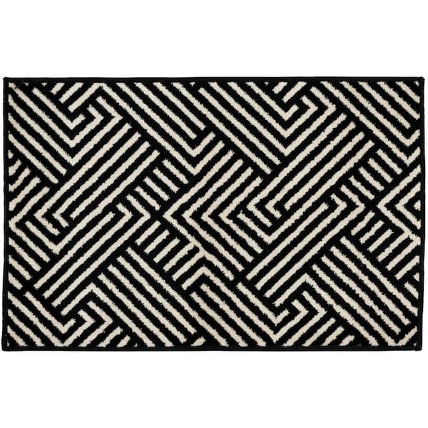 LOOMAKNOTI Tecopa Trenten White 2' x 3' Geometric Polypropylene Indoor/Outdoor Area Rug