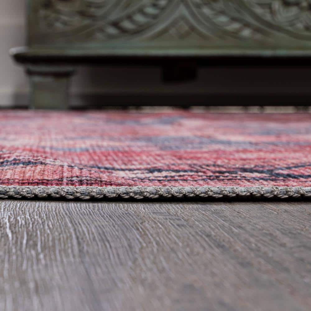 Maris Ornate Medallion Machine-Washable Red/Black/Blue Chenille 4' x 6' Area Rug